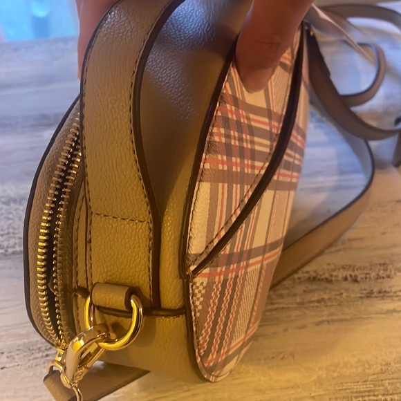 NEW Anne Klein crossbody. - Picture 6 of 7